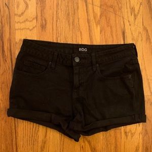 BDG women’s mid-rise denim shorts in size 28
